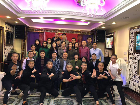 美國河南同鄉(xiāng)會和河南文化藝術團全家福 美國河南同鄉(xiāng)會和河南文化藝術團全家福