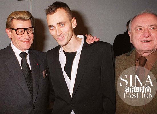 Yves-Saint-Laurent、Hedi-Slimane、Pierre-Bergé在Dior后臺的合影