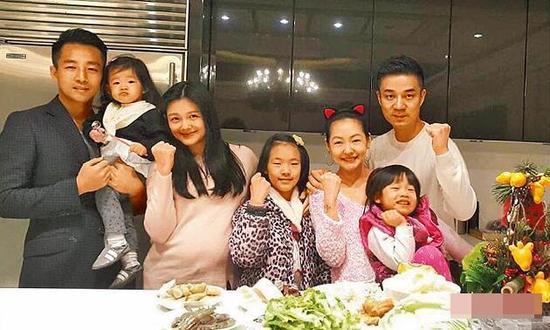 大S孕后久違現(xiàn)身，與小S一家齊聚