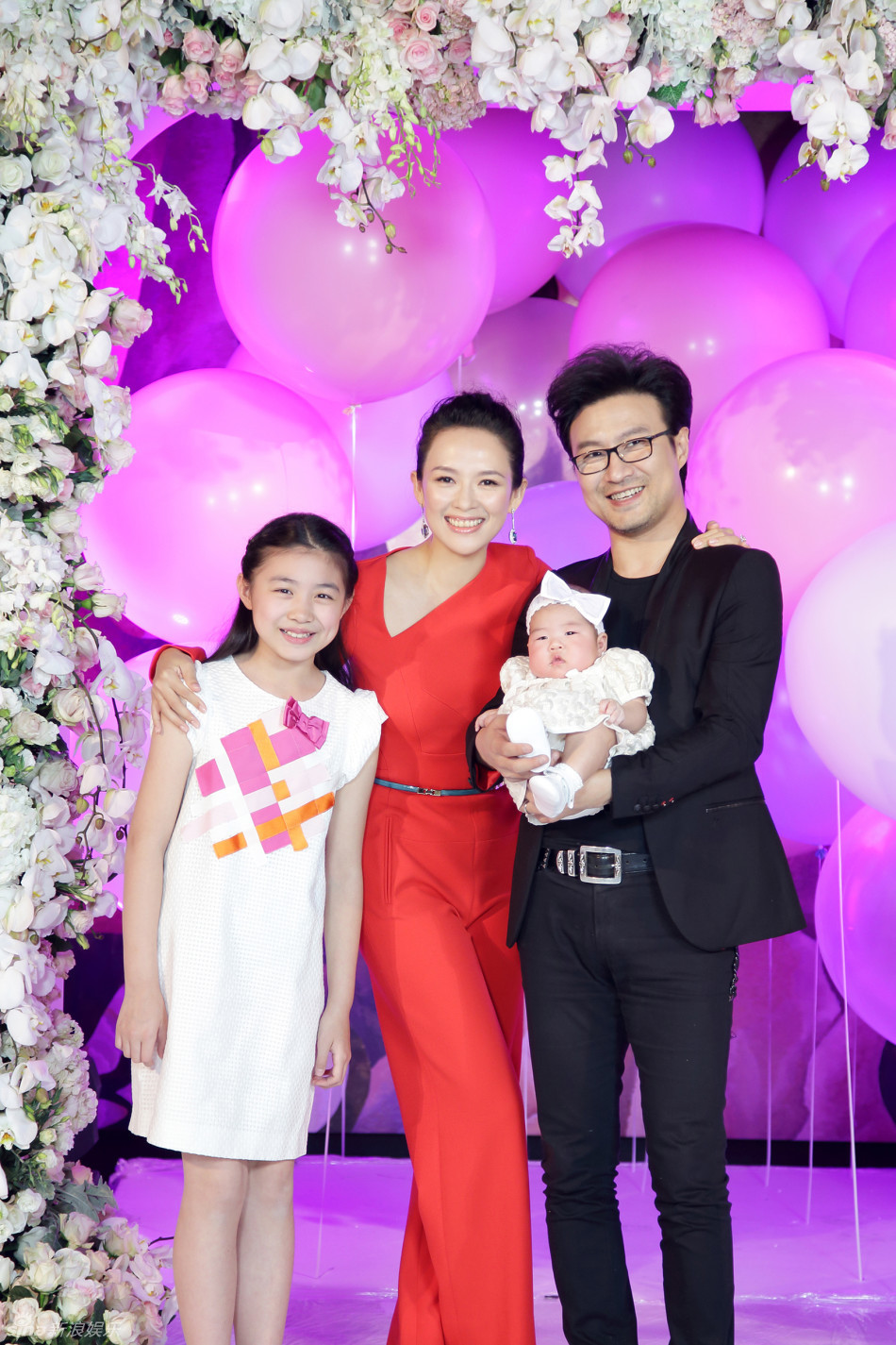 汪峰大女兒淚灑百日宴 汪峰大女兒淚灑百日宴