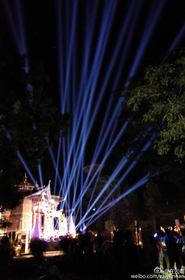 李亞鵬所辦藝術(shù)活動(dòng)驚擾群鳥 李亞鵬所辦藝術(shù)活動(dòng)驚擾群鳥