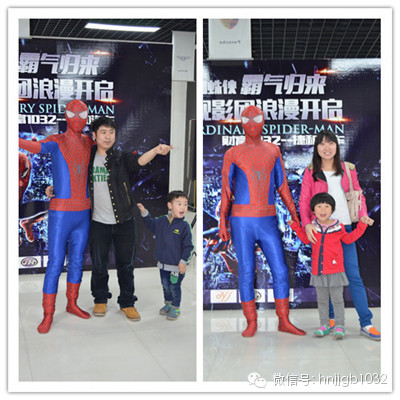 貼完車標(biāo)回到大廳，一位蜘蛛俠模樣的男子瞬間吸引大家的眼球