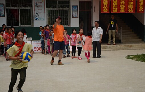 靈動(dòng)的愛————招商銀行鄭州分行信陽(yáng)愛心之旅