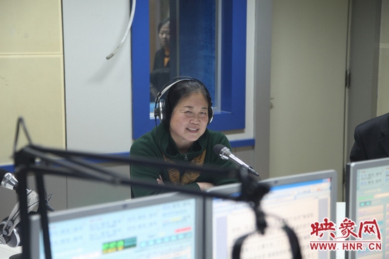 河南省工商局黨組書記、局長(zhǎng)周春艷做客信息廣播