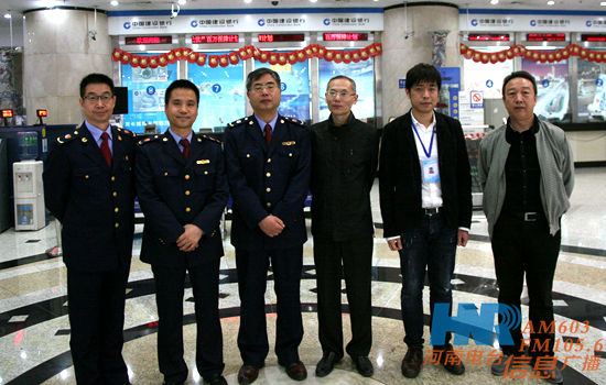 信息廣播副總監(jiān)魏志剛、民生資訊部負(fù)責(zé)人王昊與郭群一行在廣播大廈