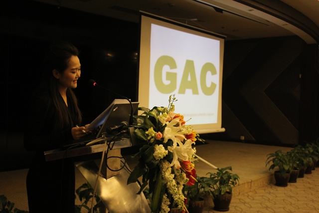 發(fā)布會開始，教育廣播女主播子楊現(xiàn)場主持