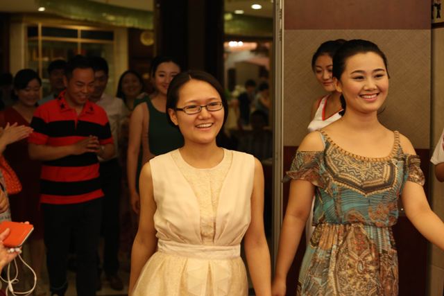 教育廣播主持人登臺(tái)：子楊、悠揚(yáng)