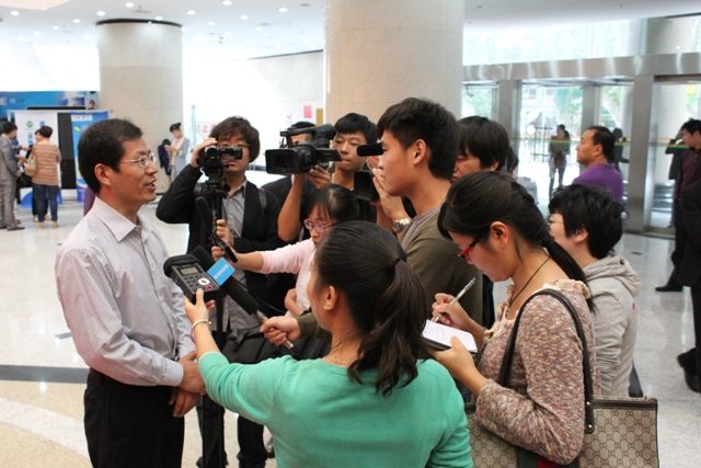 城市之聲總監(jiān)接受各媒體采訪 城市之聲總監(jiān)接受各媒體采訪