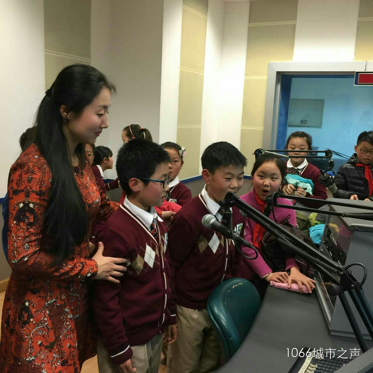 “好激動，好激動”！天天上學、放學都從廣播大廈經過，今天終于進來了！