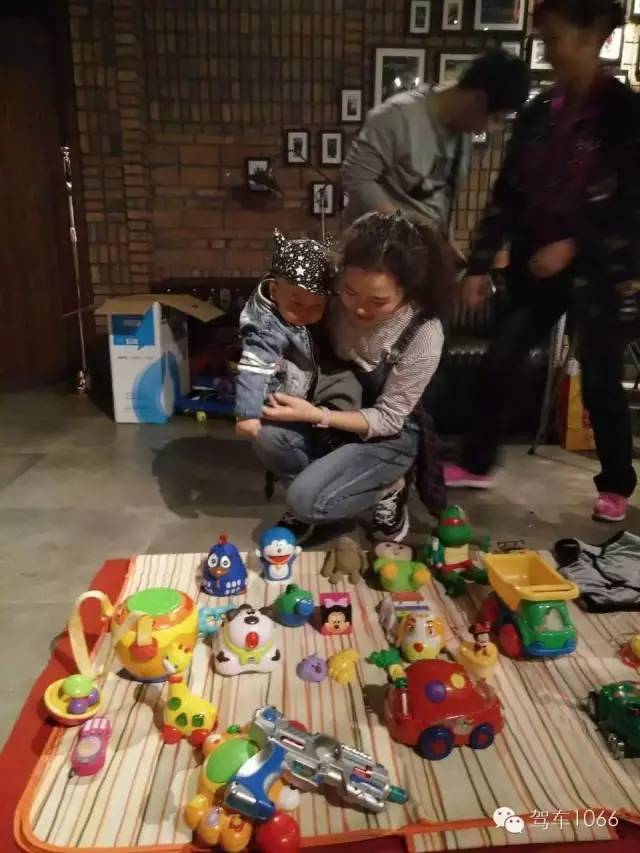 本次活動(dòng)最小的小老板，最后放大招了，玩具隨便拿，這壕情也沒(méi)sei了！