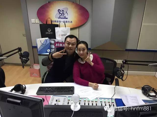 DJ子恒和小糖首先給我們送上祝福咯！