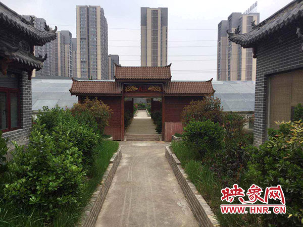 至今并未被拆除的違建建筑群 至今并未被拆除的違建建筑群