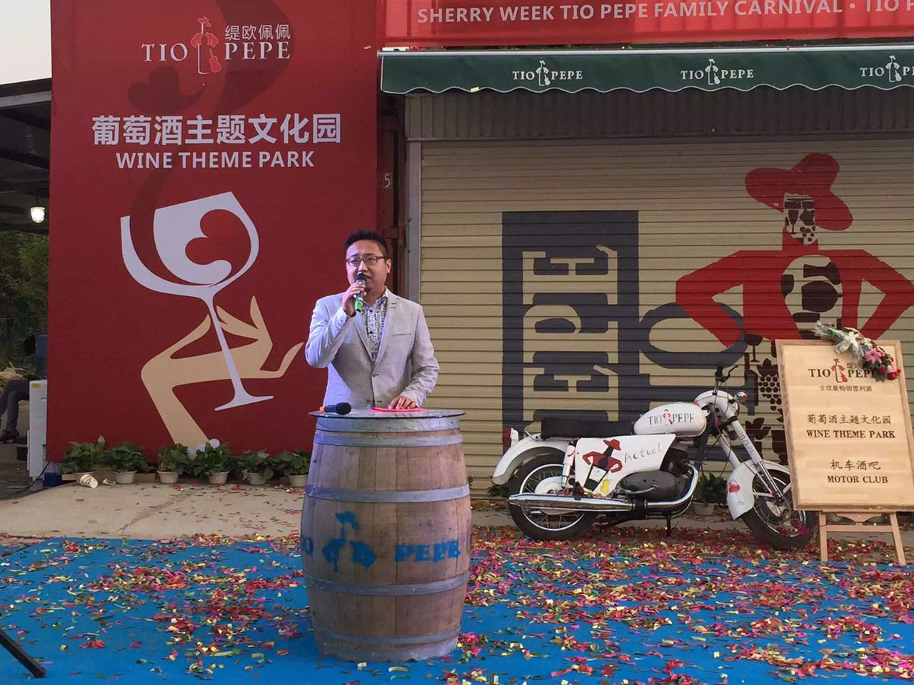 我們的巖歐巴出場嘍！真的是迷倒臺下一片！