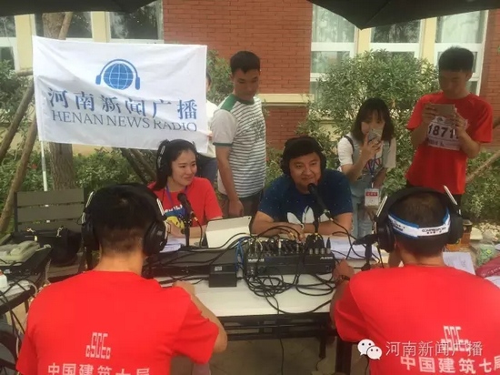 直播間被圍觀群眾包圍啦，是不是沒有看過我們的直播？