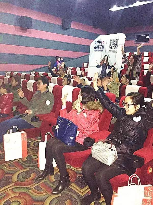 來到活動(dòng)現(xiàn)場的每一位觀眾都十分熱情哦！