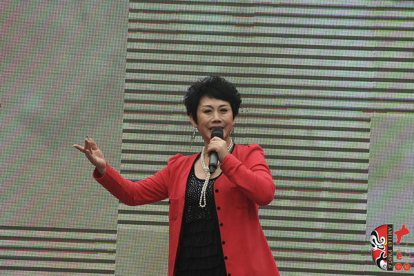 著名豫劇表演藝術(shù)家魏俊英現(xiàn)場(chǎng)演唱豫劇《紅菊》選段“十祝?！?、《五世請(qǐng)纓》選段“先王爺封我是個(gè)長(zhǎng)壽星”