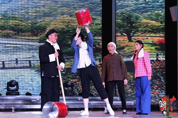 第五場(chǎng)，素雅青年豫劇團(tuán)徐國(guó)言飾老支書