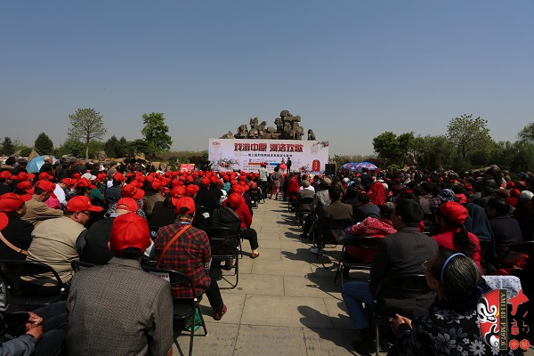 現(xiàn)場坐滿了來自鄭州、洛陽以及洛陽周邊縣市的戲迷朋友