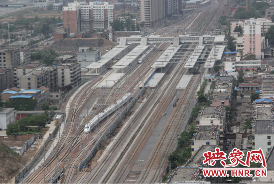 本次運行試驗由2列CRH2A型動車組擔當，計劃試驗速度為每小時200公里。