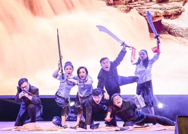 作為本場(chǎng)晚會(huì)的最后一個(gè)節(jié)目，《黃河大合唱》刷新你完全不一樣的體驗(yàn)。