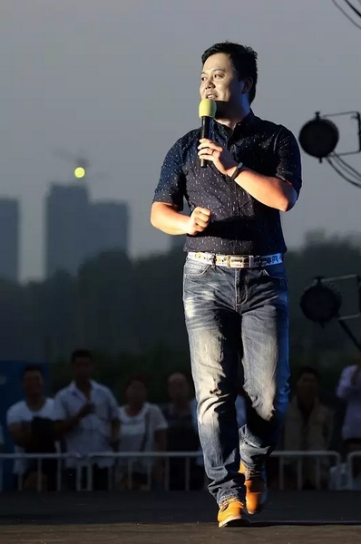 莫非此刻是在向前走還是向后移？