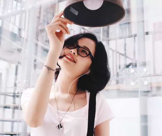 當然，怎么能少的了美女出鏡？