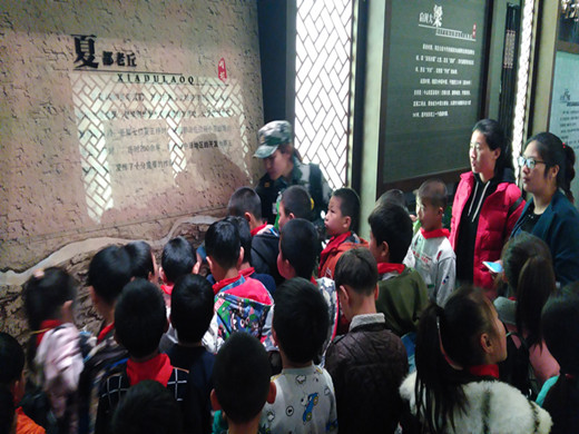 聆聽老師介紹 聆聽老師介紹