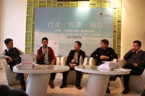 活動現(xiàn)場（左起）一毛不拔大師、陳坤、費勇、南派三叔、慕容雪村