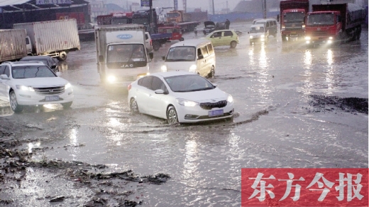 鄭州南四環(huán)柴郭轉(zhuǎn)盤南500米處的“泥坑”，