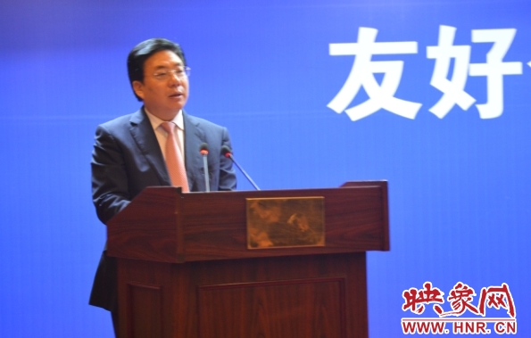 市委副書記、市長李柳身出席簽約儀式并講話