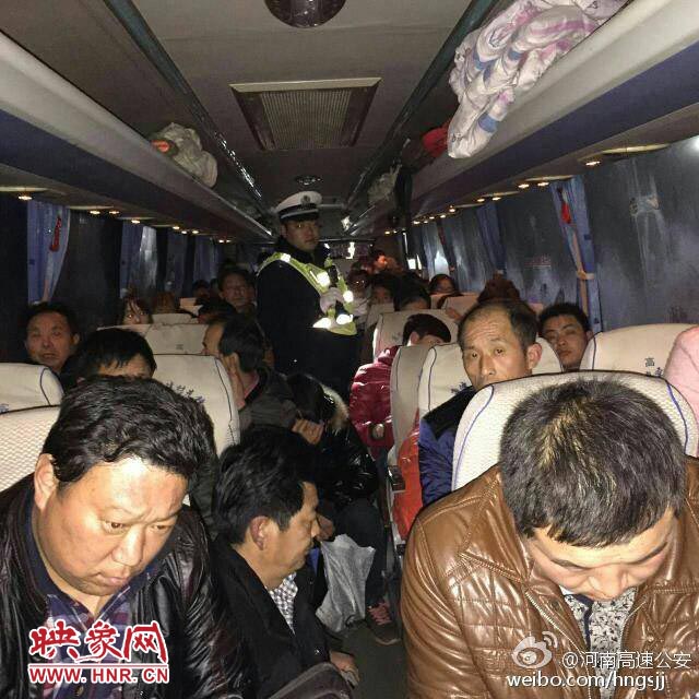 交警正在檢查 交警正在檢查