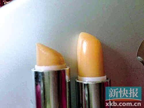 ■蘇小姐將其在專柜和聚美優(yōu)品購買的伊麗莎白雅頓唇膏對比，產(chǎn)品包裝和唇膏顏色明顯不同。
