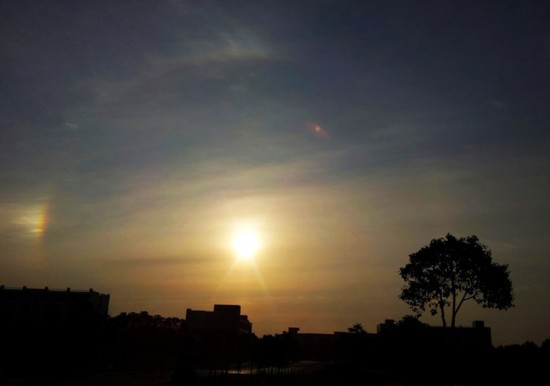 上?，F(xiàn)“3個(gè)太陽”