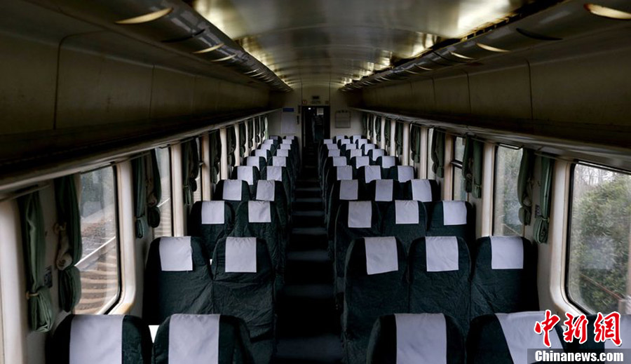 春運(yùn)回程列車僅5名乘客 春運(yùn)回程列車僅5名乘客