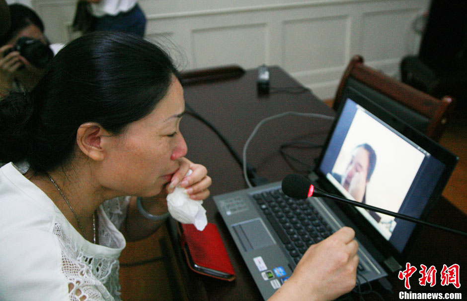 浙江江山韓亞空難親歷學生與國內家長進行視頻對話 中新社發(fā) 李晨韻/攝