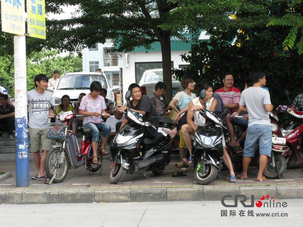 2013年07月10日，廣西壯族自治區(qū)北海市，依然有很多外地人聽信謠言不肯離去。圖片來源：飛影/CF