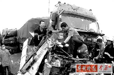 　這起事故中，4名傷者生命沒有危險(xiǎn)