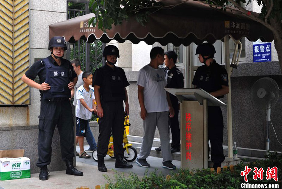 7月31日，成都成華區(qū)二十四城小區(qū)發(fā)生警匪槍戰(zhàn)。