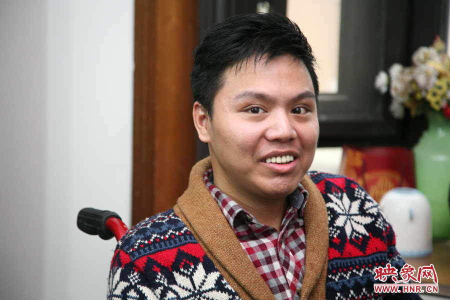 練完歌后，海龍害羞的朝著記者笑了下，說自己發(fā)揮的不好。