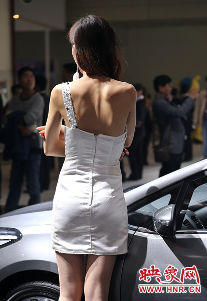 雖然進(jìn)入深秋，車模依然“輕裝”上場(chǎng)。