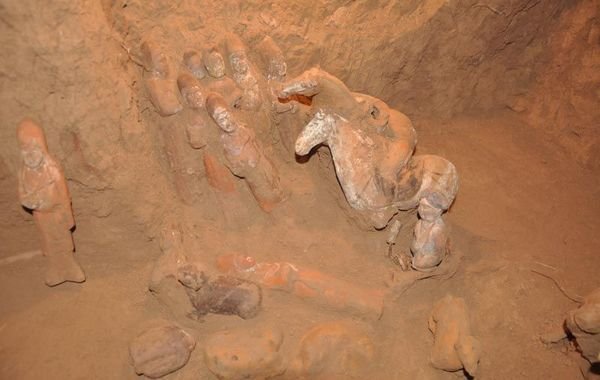 陜西省文物局對(duì)外公布了日前發(fā)掘的唐代女官上官婉兒墓葬的照片。