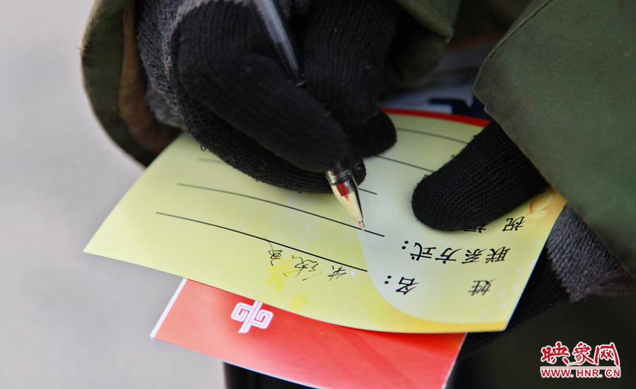 市民填寫(xiě)地鐵祝?？? width=