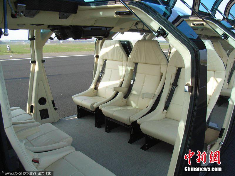 “超級巴士”在迪拜投入運(yùn)營 打造世界最豪華公交車