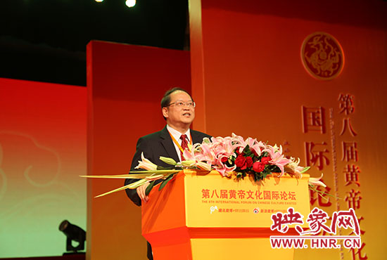 臺(tái)灣大學(xué)哲學(xué)系教授、美國(guó)耶魯大學(xué)哲學(xué)博士傅佩榮做演講