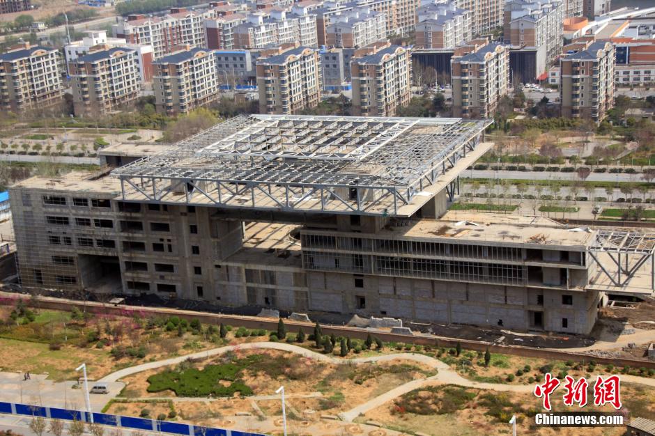 河南“中原之門(mén)”大樓投資1.8億爛尾 河南“中原之門(mén)”大樓投資1.8億爛尾