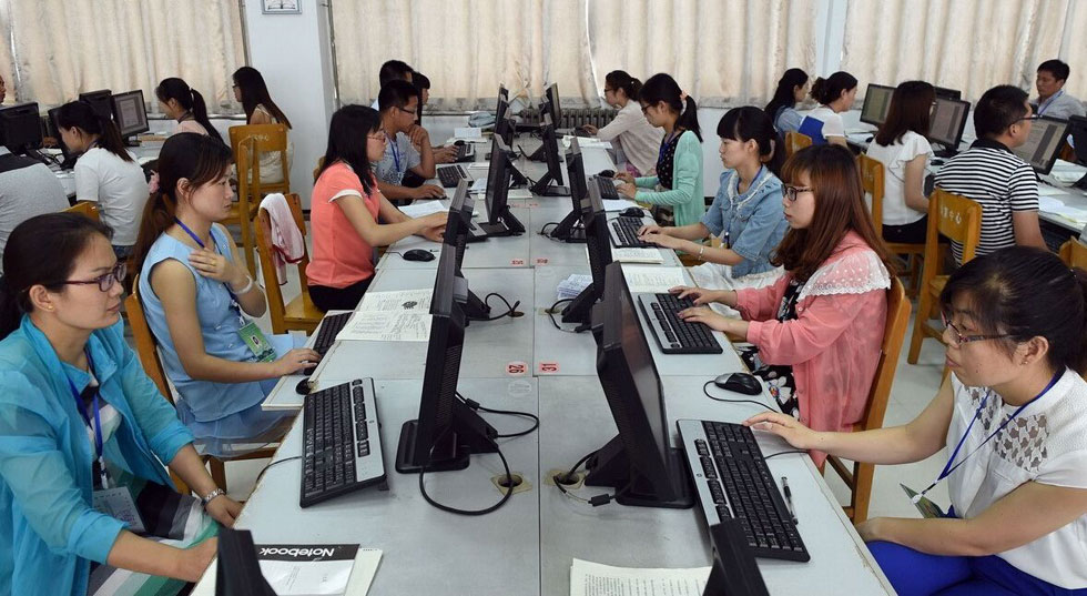 探訪河南高考閱卷現(xiàn)場 探訪河南高考閱卷現(xiàn)場