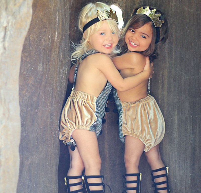 美國2歲蘿莉姐妹花走紅時尚圈 美國2歲蘿莉姐妹花走紅時尚圈