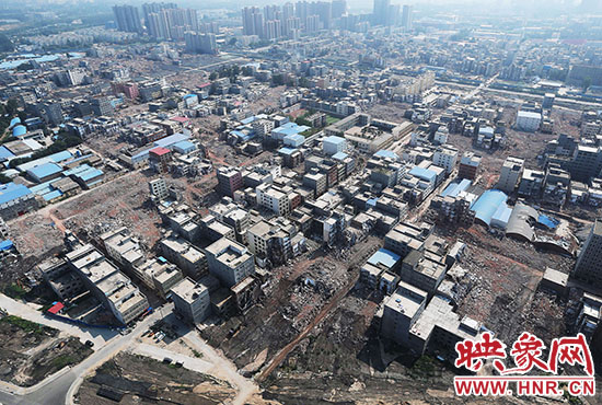震驚！航拍鄭州城中村拆遷 宛如“地震災(zāi)區(qū)”