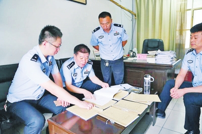 男子身負(fù)命案躲藏15年 靠拾廢品、打零工生活