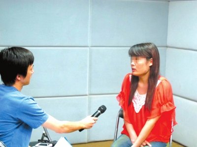 醫(yī)藥代表王慧在接受媒體采訪。記者 袁國禮/攝